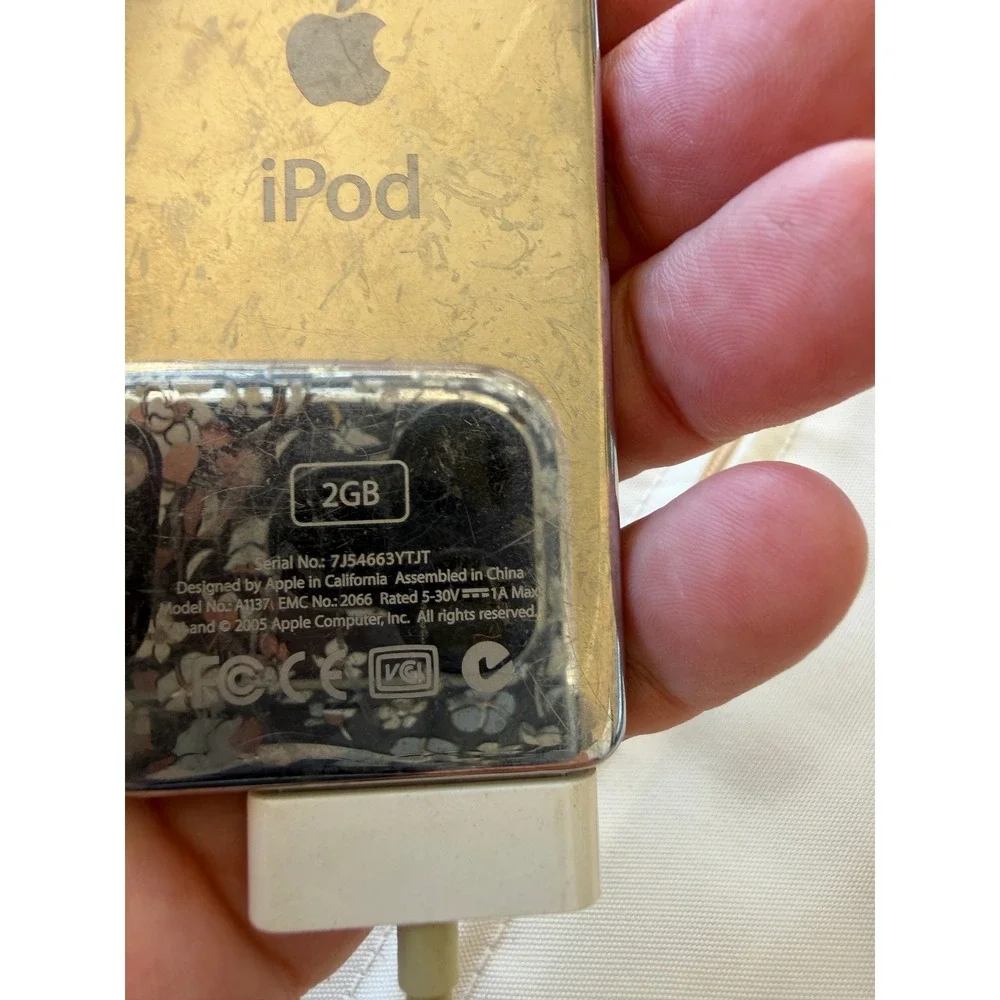 Apple iPod Nano 1st Gen 2GB Black A1137 Vintage Digital Music Player MP3 Click